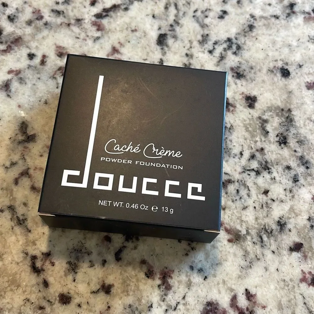 Caché Crème‎ Powder Foundation By Doucce YL3 New